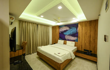 Meenakshi Inn Photo